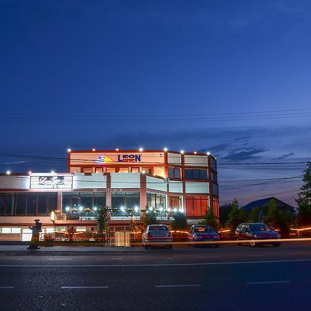 Motel - Restaurant Leon Bacau Bagian luar foto