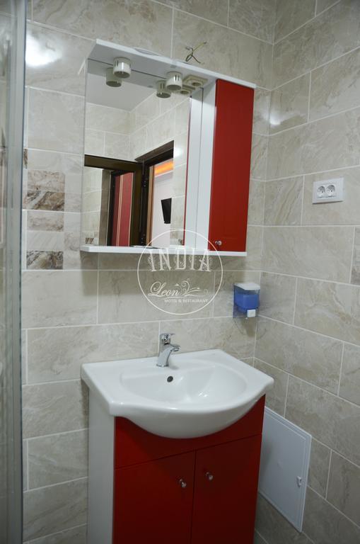 Motel - Restaurant Leon Bacau Ruang foto